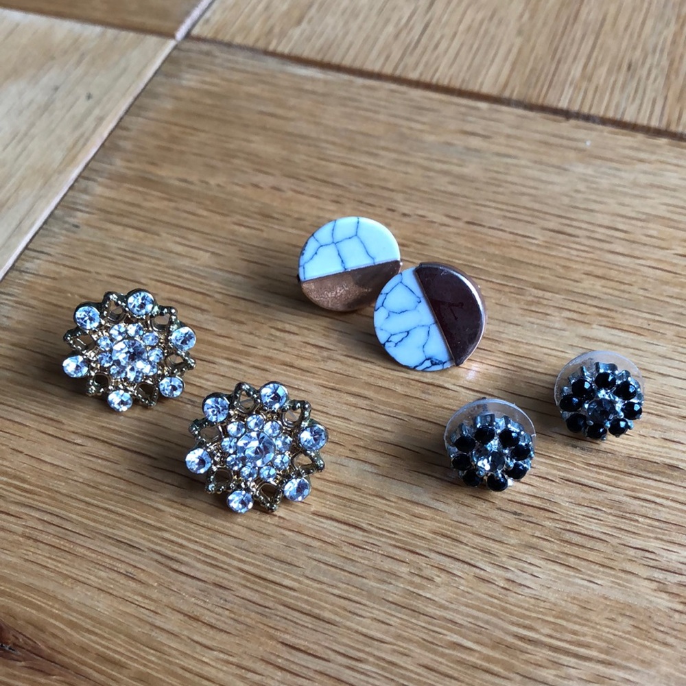 Bundle of earrings